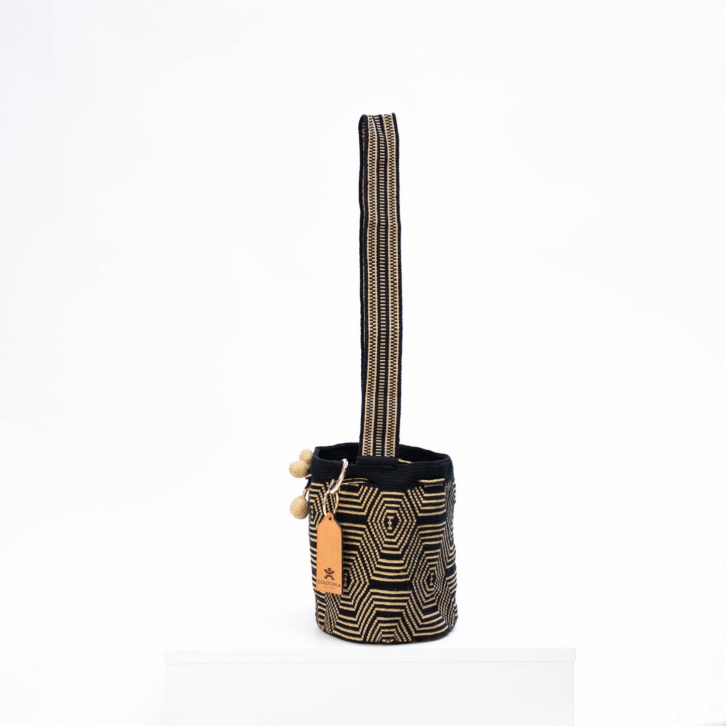 Handwoven 'Diva' Small Bag - Black Mochila