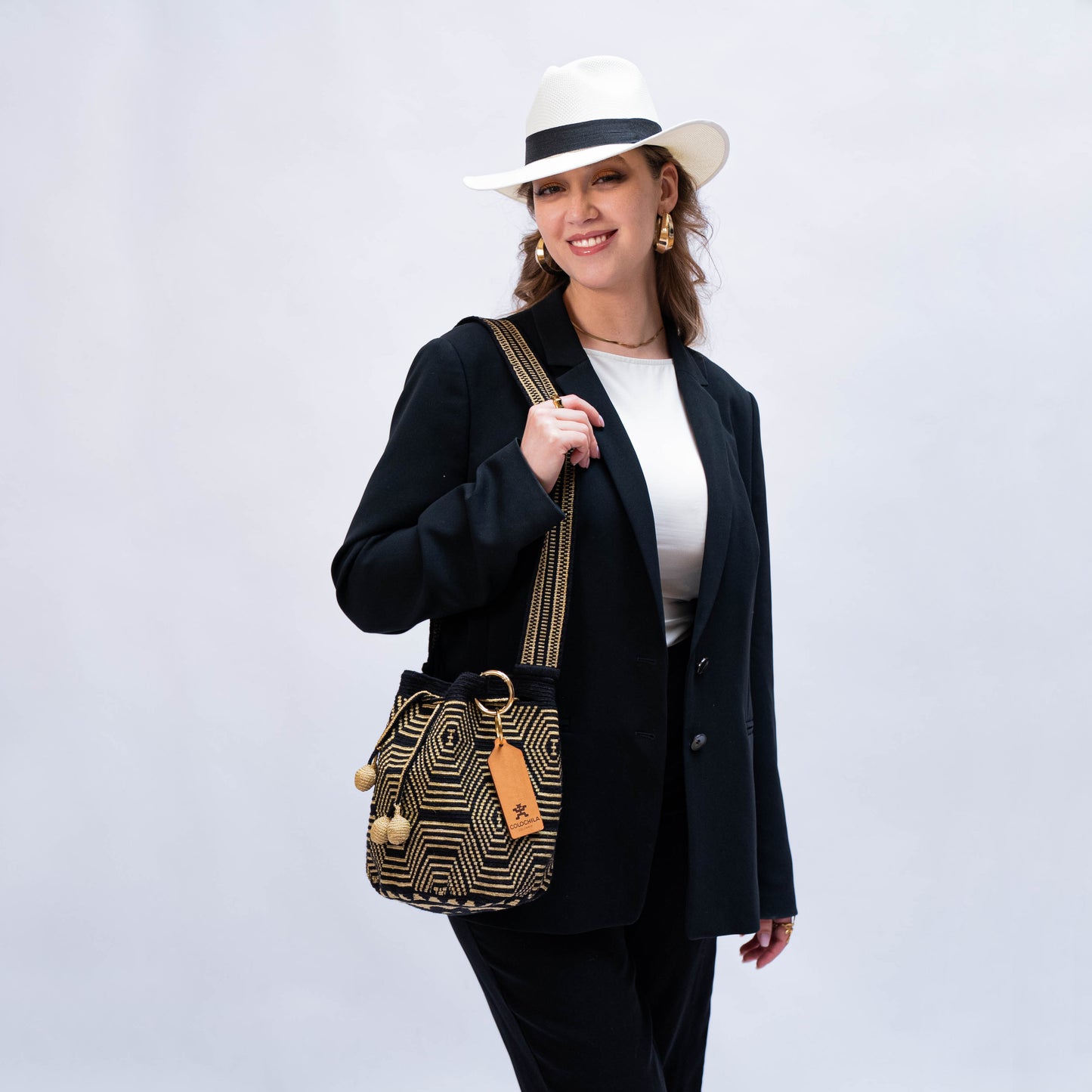 Handwoven 'Diva' Small Bag - Black Mochila