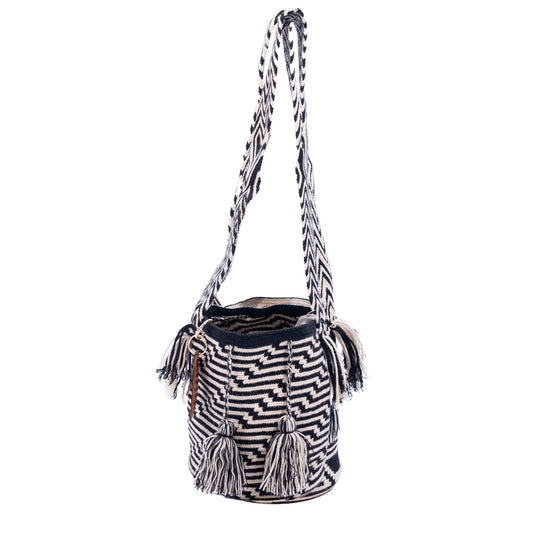 Handwoven 'Dalila' Medium Bag - Black and White Mochila