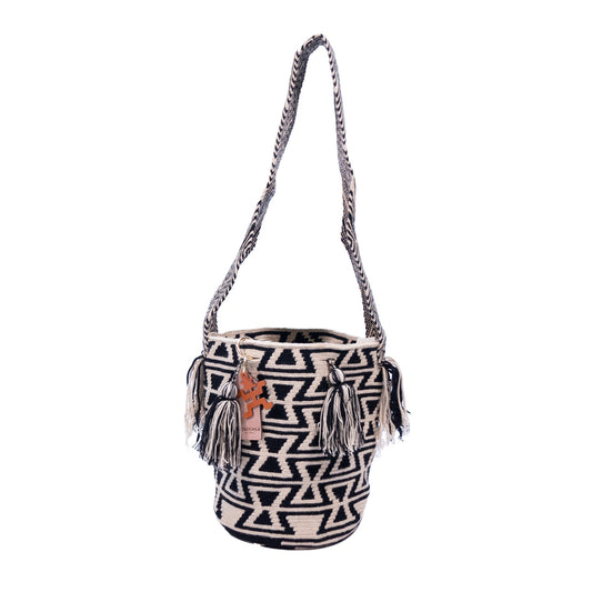 Handwoven 'Danae' Medium Bag - Black and White Mochila