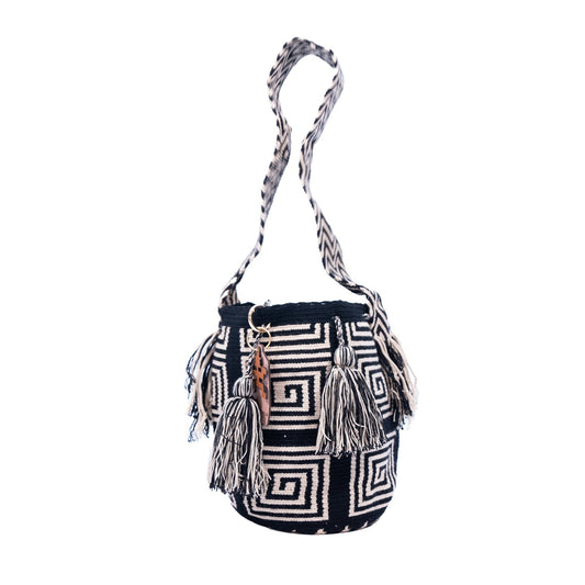 Handwoven 'Debora' Medium Bag - Black and White Mochila