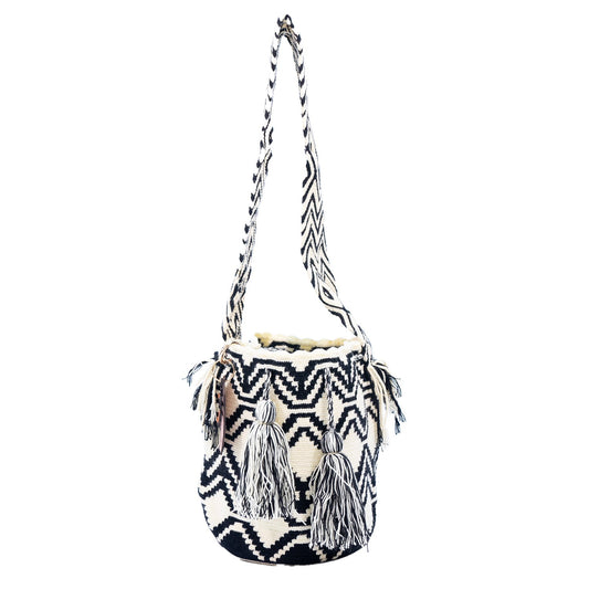 Handwoven 'Demetria' Medium Bag - Black and White Mochila