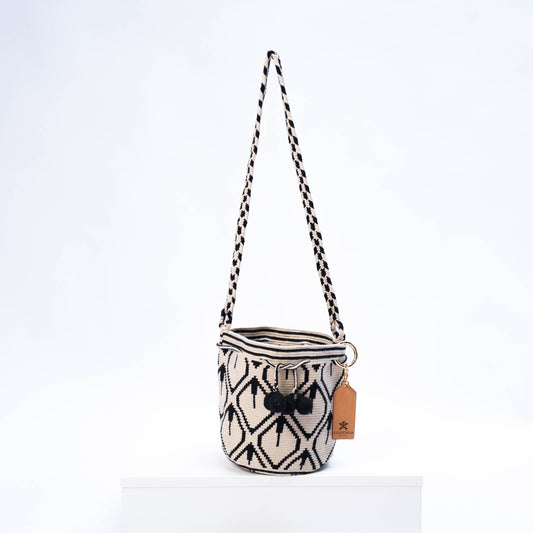 Handwoven 'Hanita' Small Bag - Beige and Black Mochila