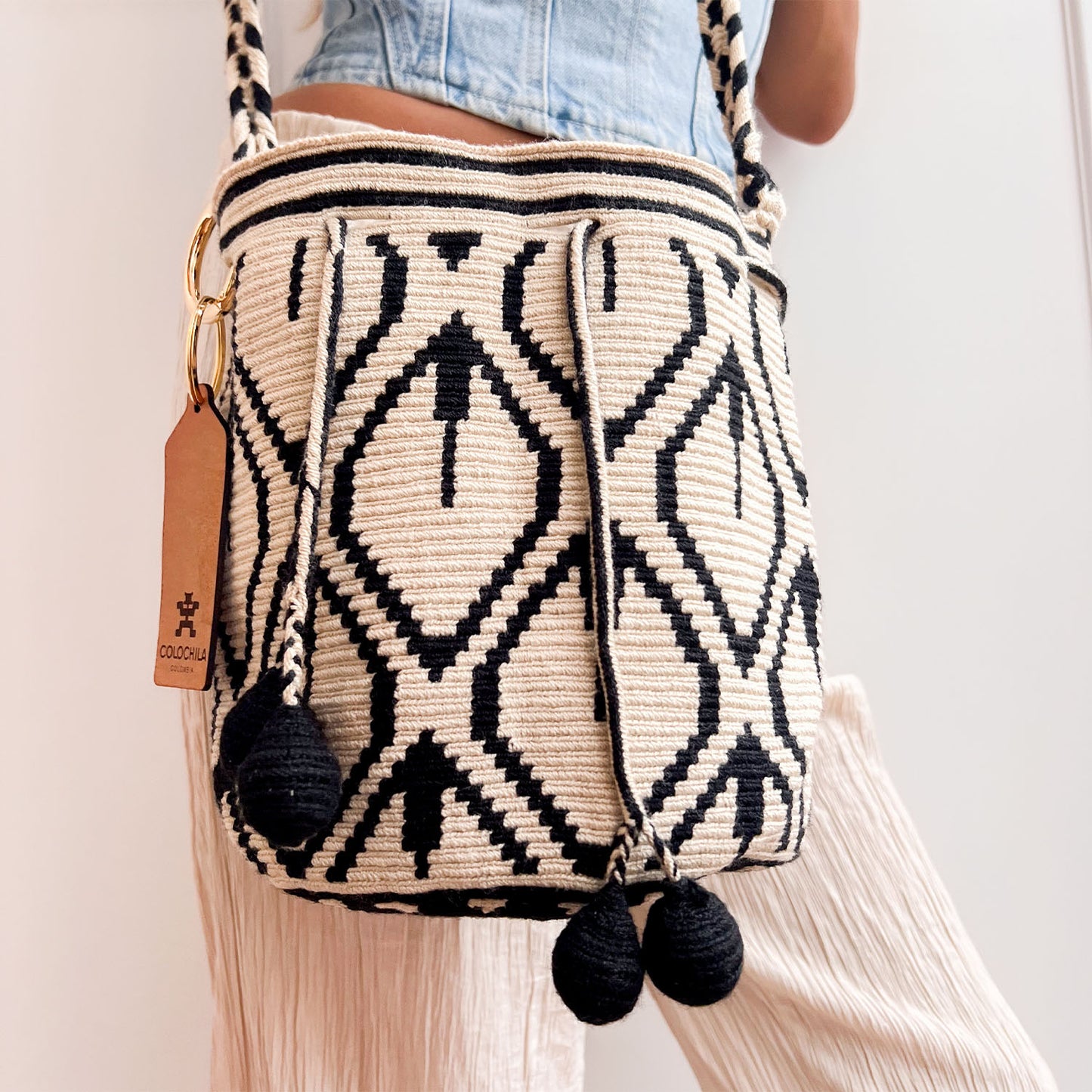 Handwoven 'Hanita' Small Bag - Beige and Black Mochila