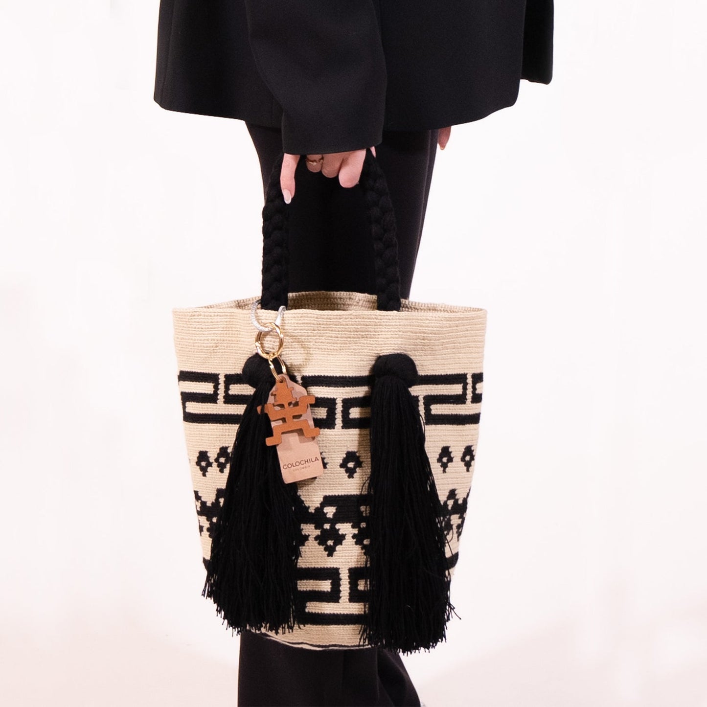 Handwoven 'Paula' Medium Bag - Black and White Special Design Mochila