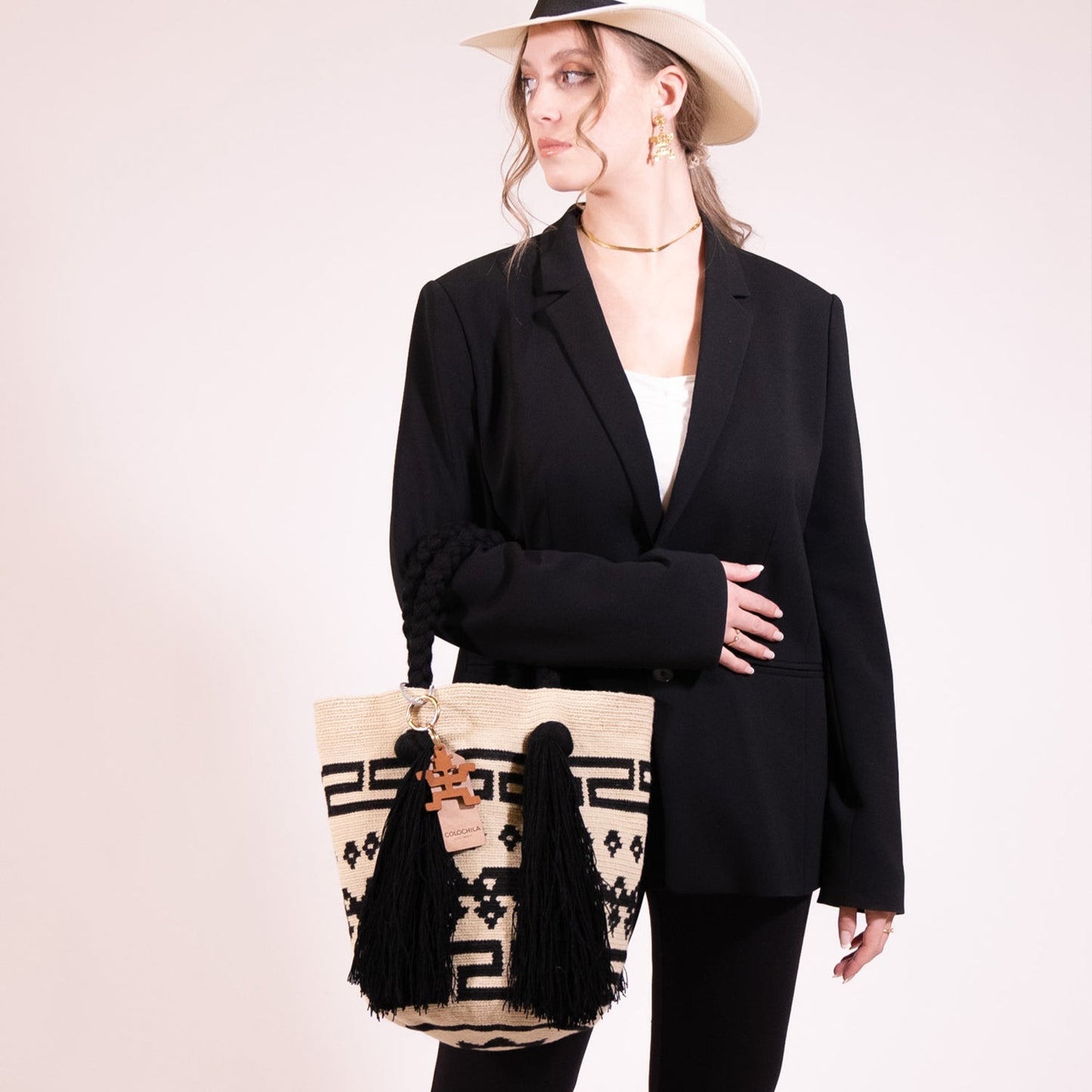 Handwoven 'Paula' Medium Bag - Black and White Special Design Mochila