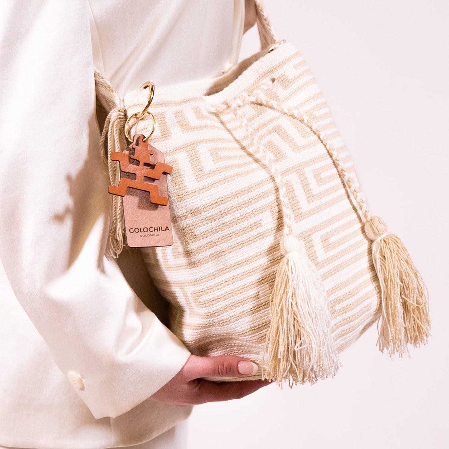 Handwoven 'Samantha' Medium Bag - White and Beige Mochila