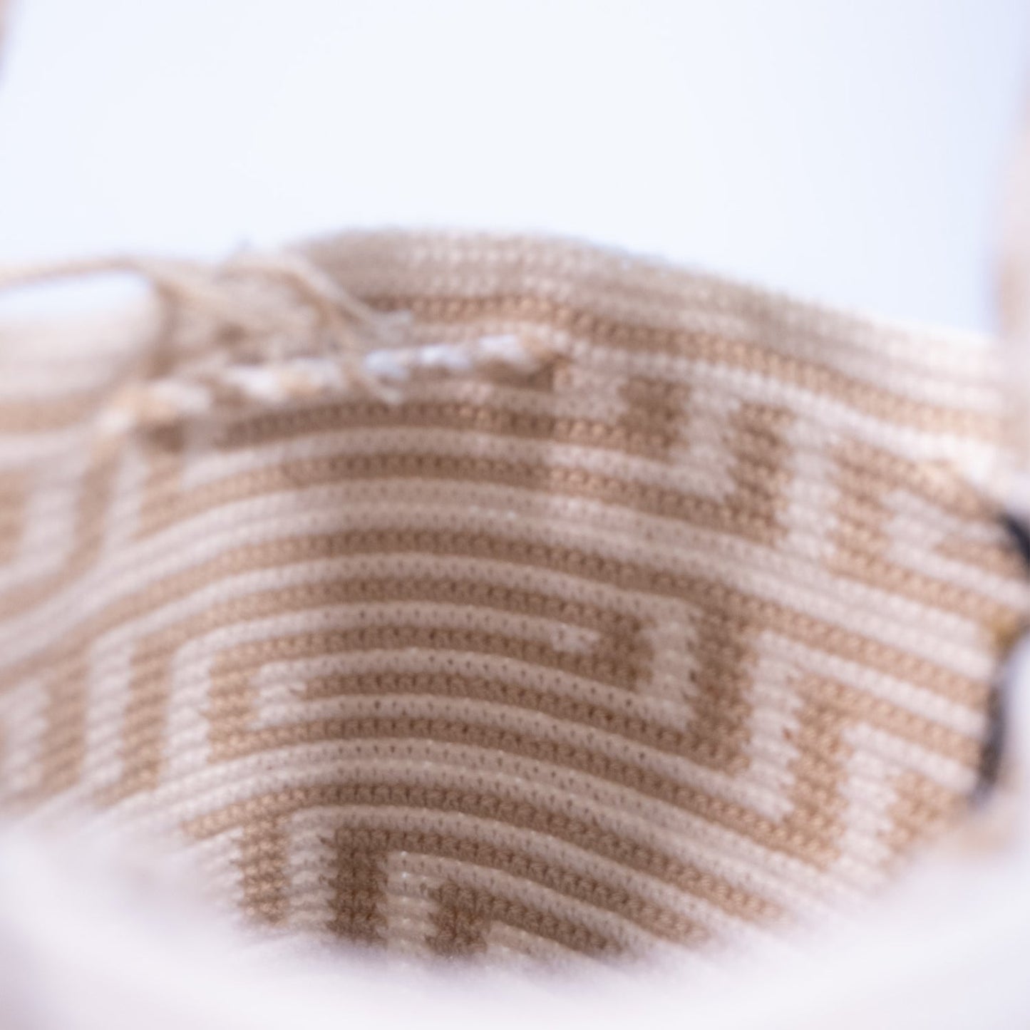 Handwoven 'Samantha' Medium Bag - White and Beige Mochila