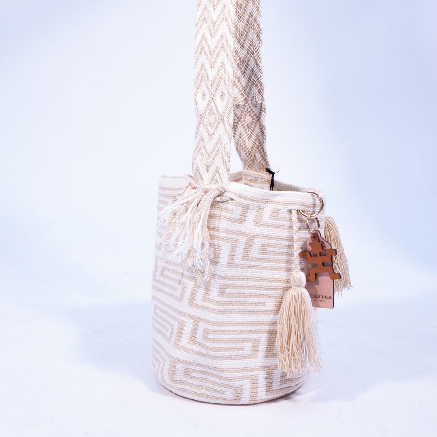 Handwoven 'Samantha' Medium Bag - White and Beige Mochila