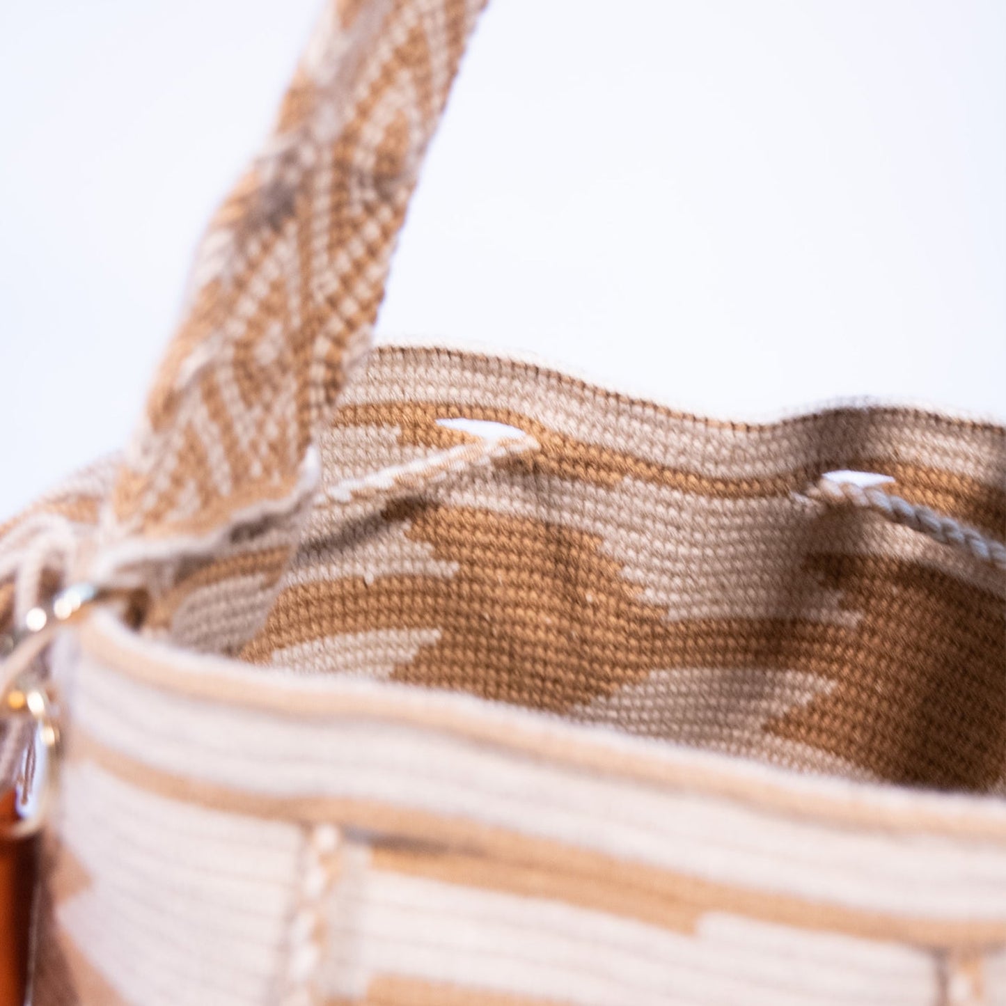 Handwoven 'Soledad' Medium Bag - White and Beige Mochila