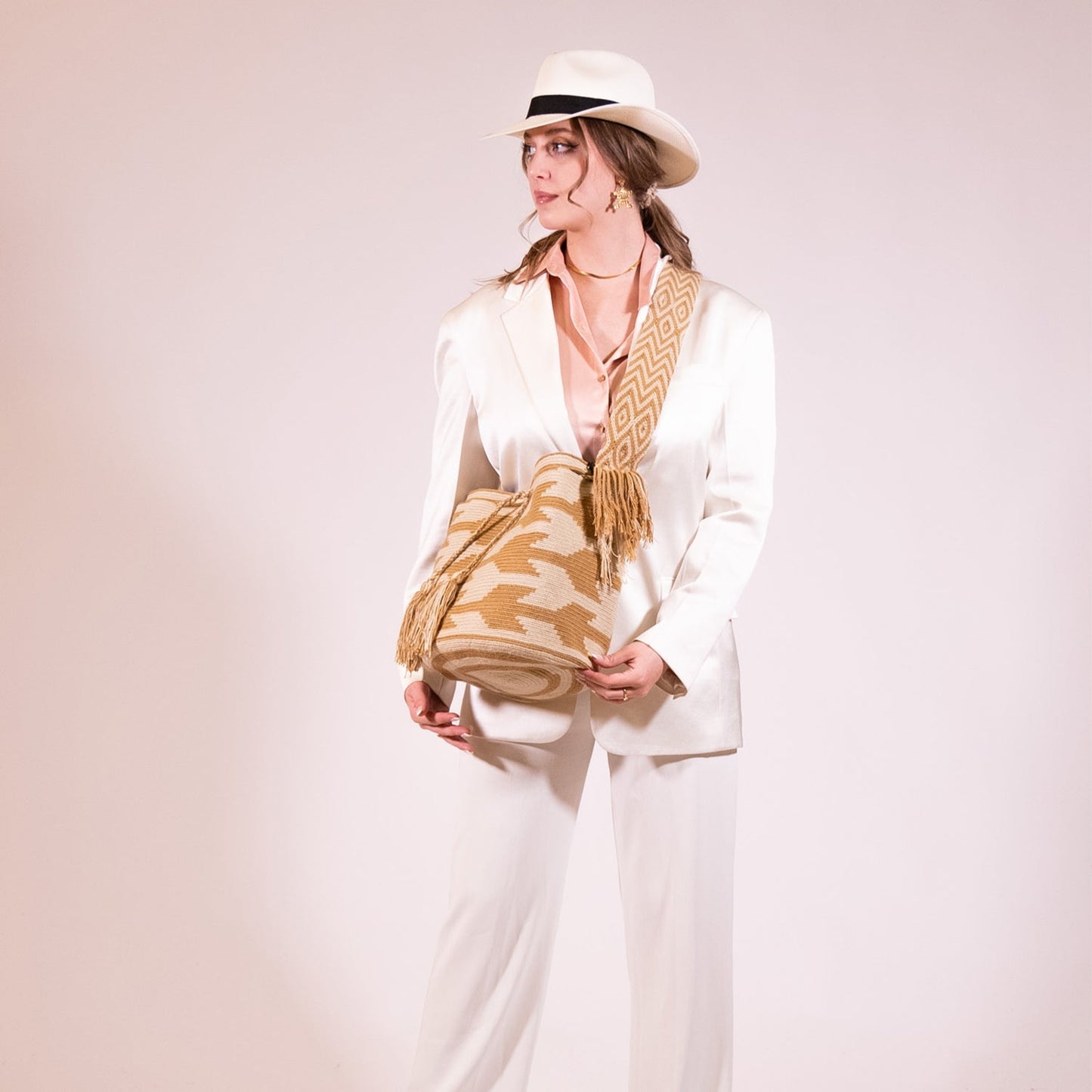 Handwoven 'Soledad' Medium Bag - White and Beige Mochila