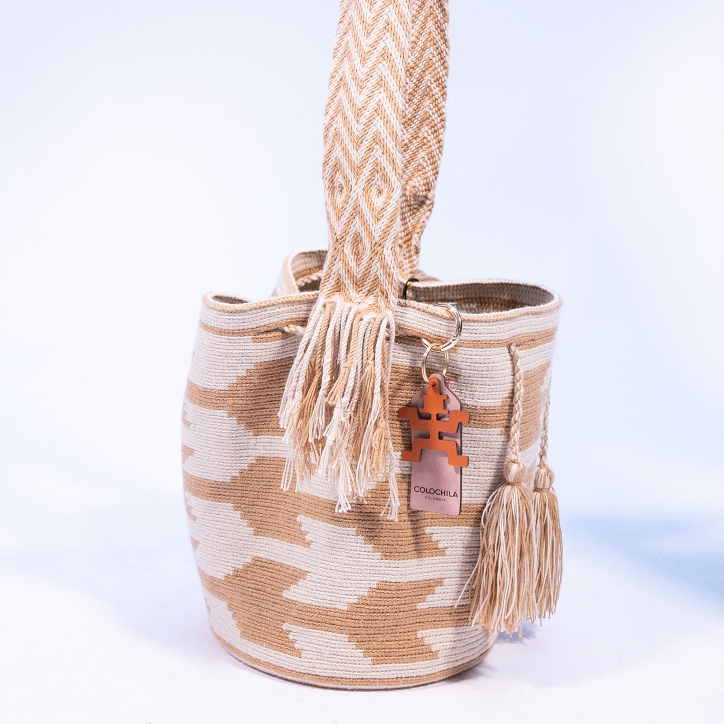 Handwoven 'Soledad' Medium Bag - White and Beige Mochila